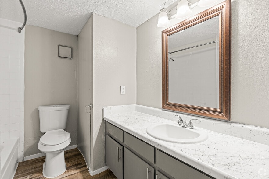 More Photos Of 711 Grand Ct, Arlington Apartments For Sale