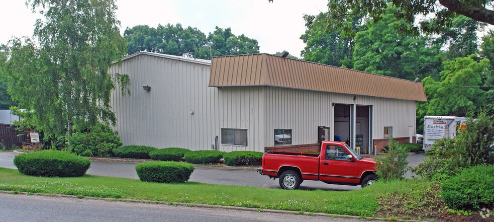 Primary Photo Of 965 E Main St, Riverhead Auto Repair For Sale