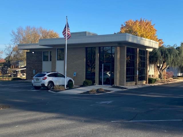 Primary Photo Of 111 E Harrison St, Emmaus Medical For Lease