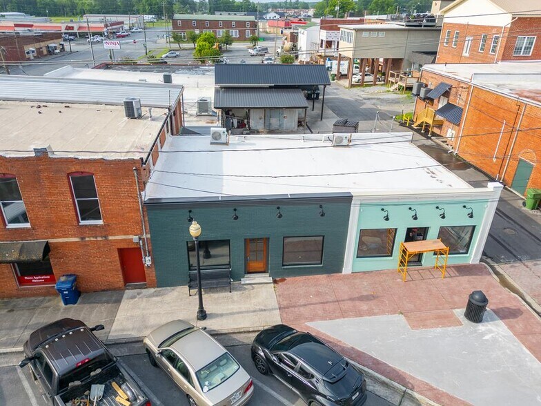 More Photos Of 110 E Market St, Chatsworth Flex For Sale