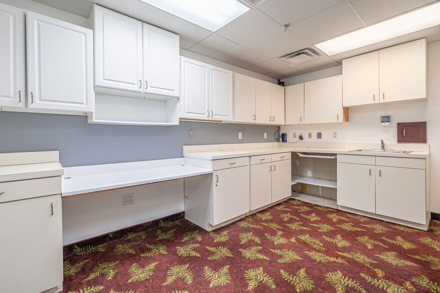 More Photos Of 1080 Caroline Dr, Washington Office For Sale