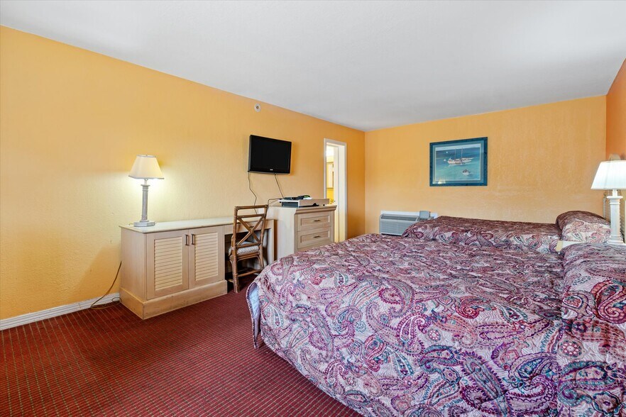 More Photos Of 32810 Highway 43, Thomasville Hotel For Sale