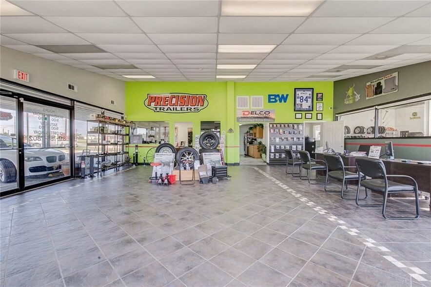 More Photos Of 3218 N Main St, Cleburne Auto Dealership For Lease