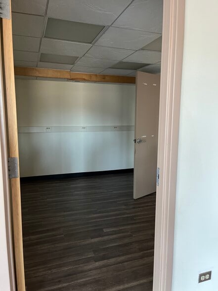 More Photos Of 6613-6621 Ogden Ave, Berwyn Storefront Retail Office For Sale