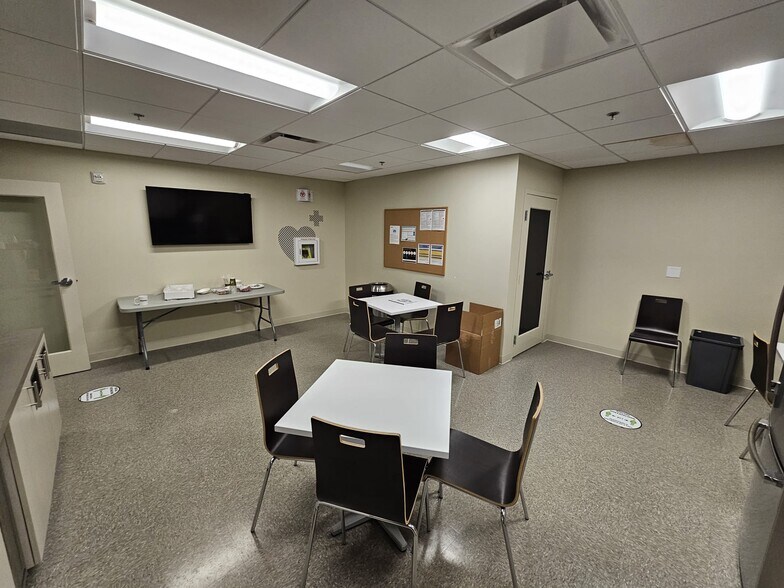 More Photos Of 70 Garden Ct, Monterey Medical For Lease