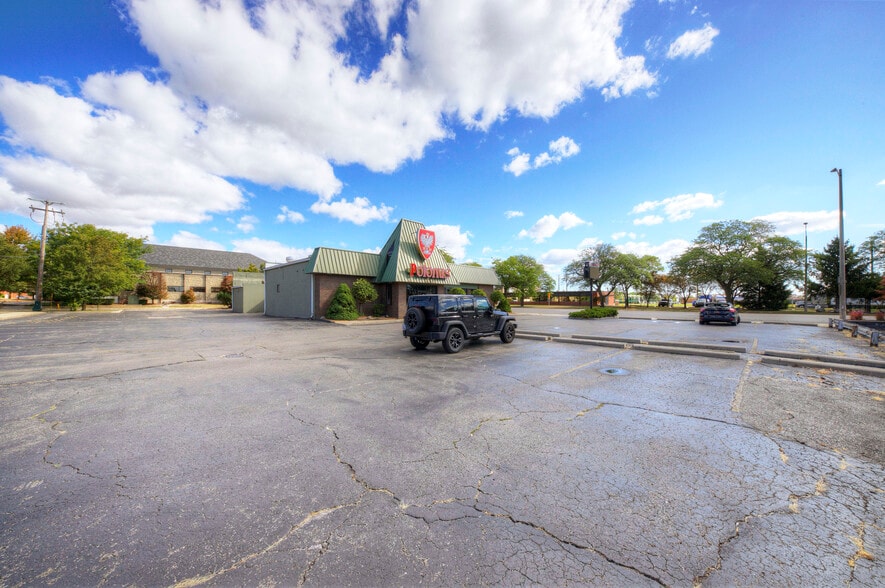 More Photos Of 1744 Biddle Ave, Wyandotte General Retail For Sale