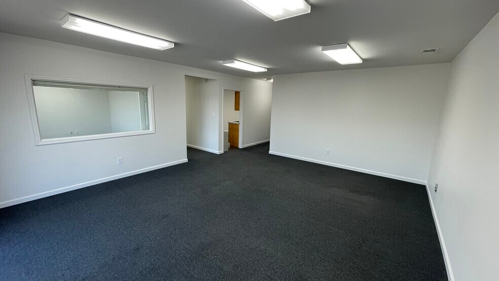 More Photos Of 220 Scotland Dr, Alabaster Warehouse For Lease