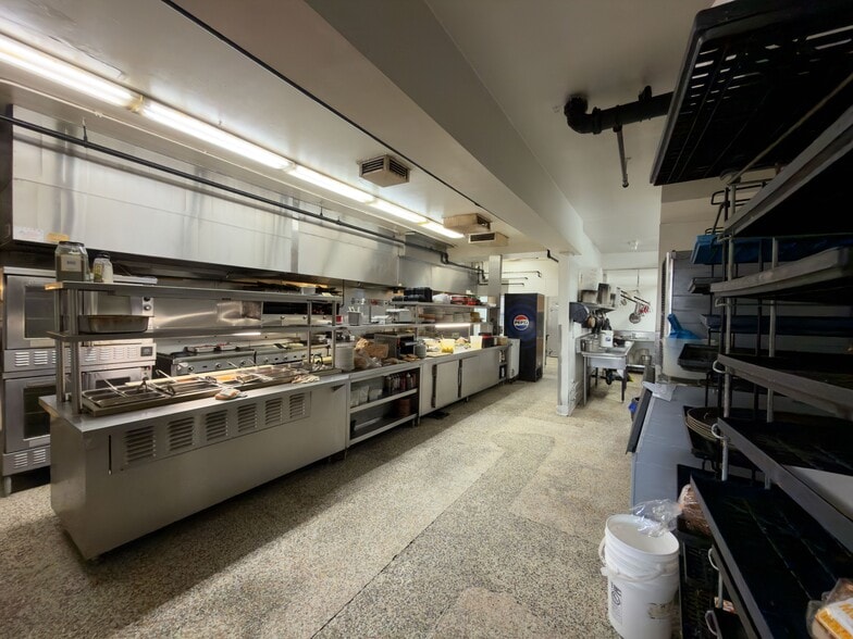 More Photos Of 8950 Laurel Canyon Blvd, Sun Valley Restaurant For Lease