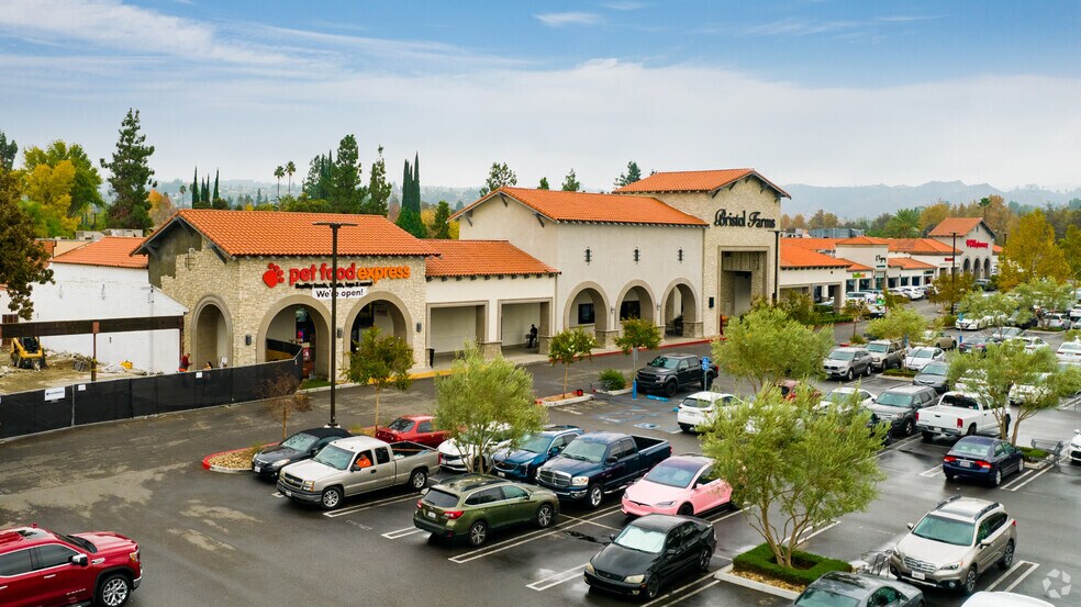 More Photos Of 23331-23391 Mulholland Dr, Woodland Hills General Retail For Lease