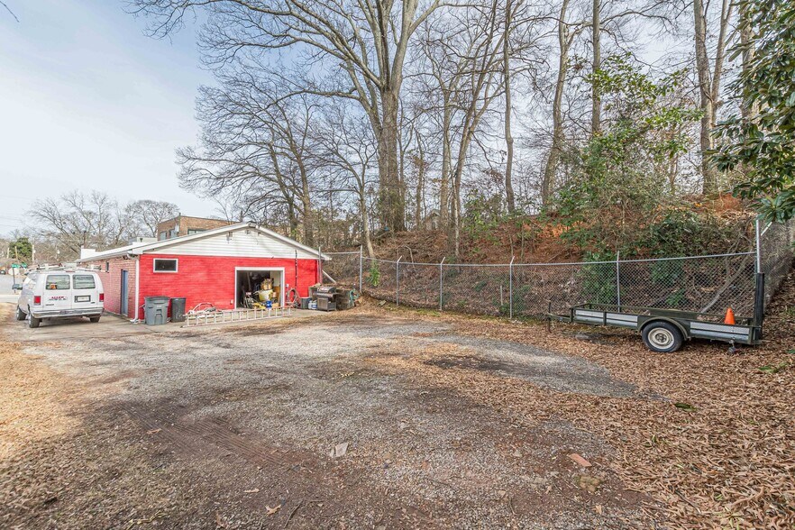 More Photos Of 614 King Arnold St, Hapeville Storefront Retail Office For Sale