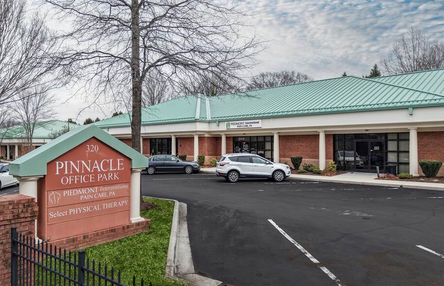 Primary Photo Of 320 W Jake Alexander Blvd, Salisbury Medical For Sale