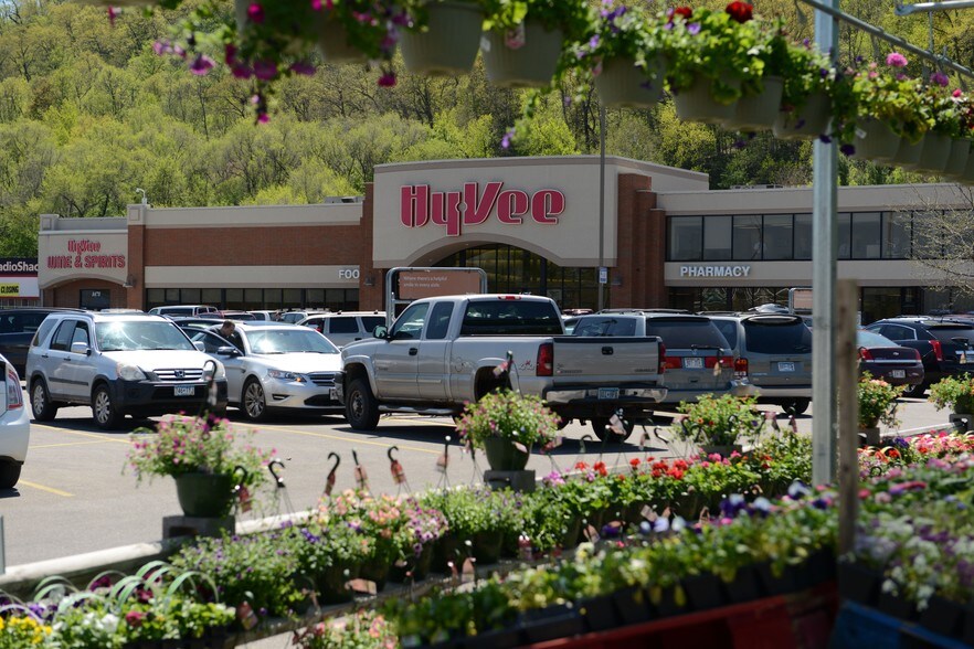 More Photos Of 1475 W Service Dr, Winona Supermarket For Sale