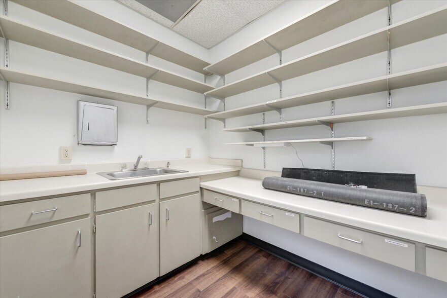 More Photos Of 2701 Osler Dr, Grand Prairie Medical For Sale