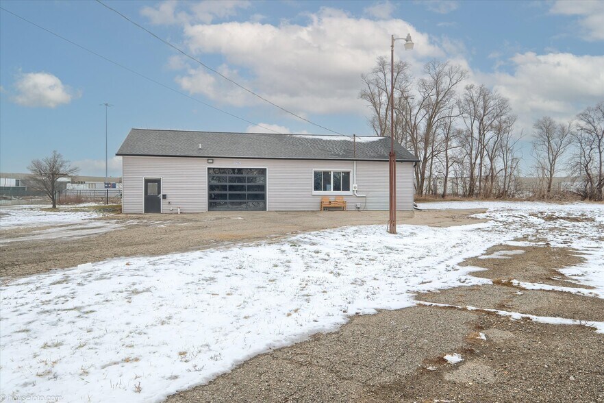More Photos Of 5482 Miller Rd, Swartz Creek Auto Repair For Sale
