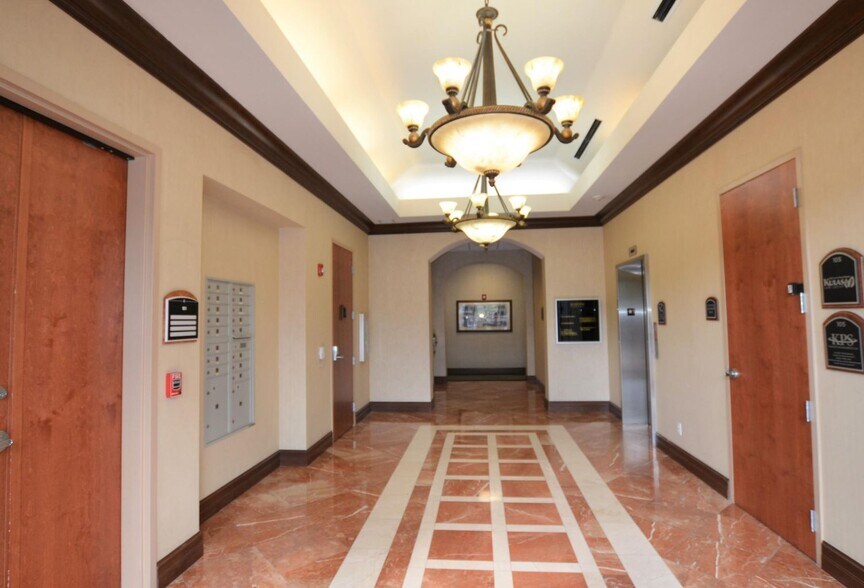 More Photos Of 2100 SE Hillmoor Dr, Port Saint Lucie Medical For Lease