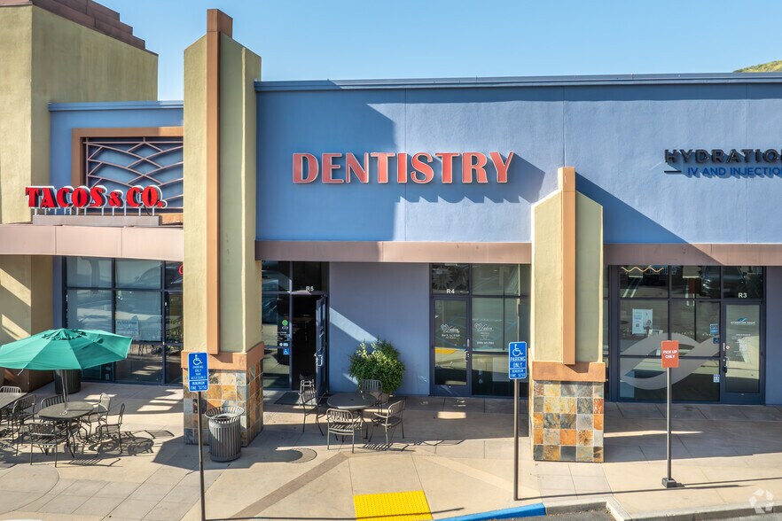 More Photos Of 27412 Antonio Pky, Ladera Ranch Storefront For Lease