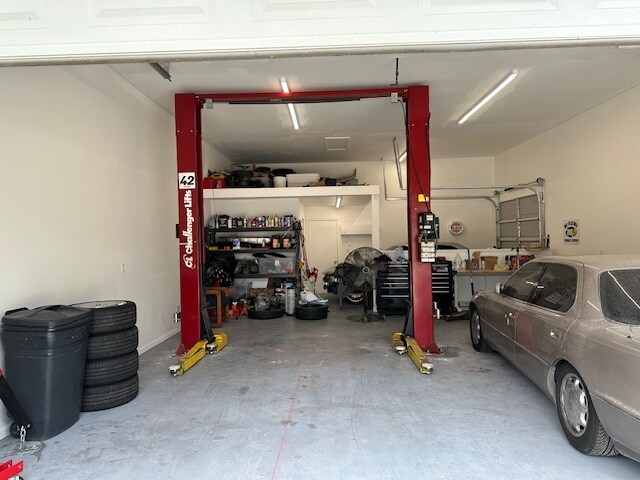 More Photos Of 829 Roberson St, Conroe Auto Repair For Sale