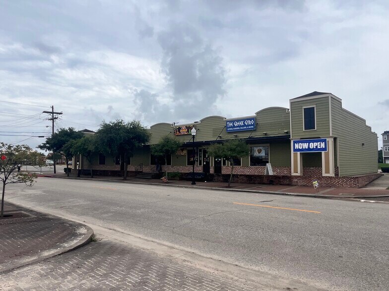 More Photos Of 790 Neches, Beaumont Restaurant For Sale