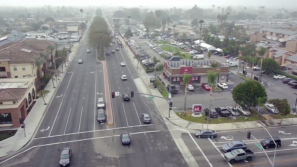 More Photos Of 909 N Harbor Blvd, Santa Ana Auto Dealership For Lease