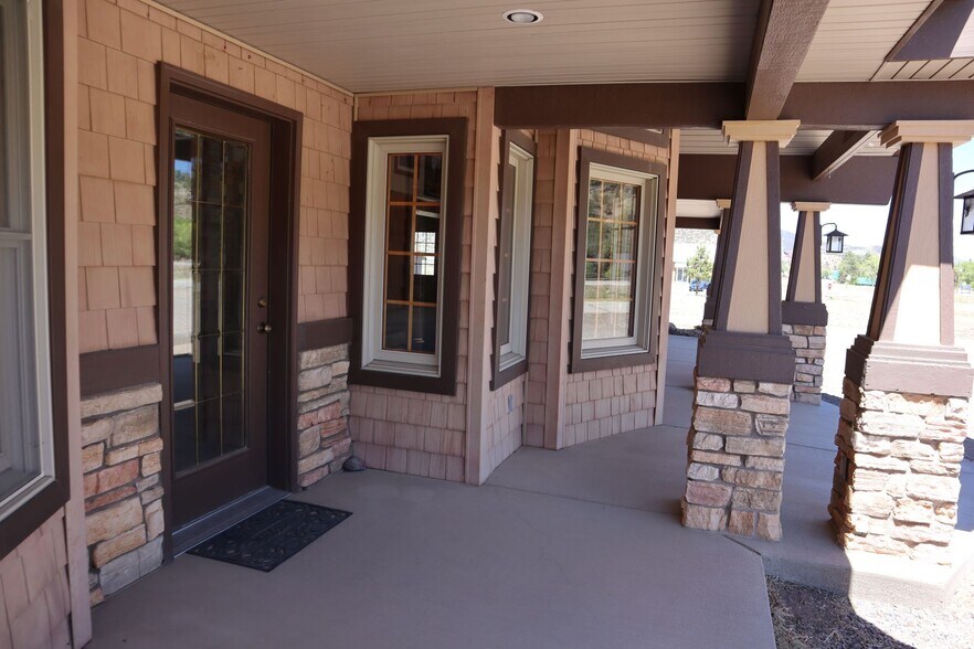 More Photos Of 173 Frontage Rd, South Fork Freestanding For Lease
