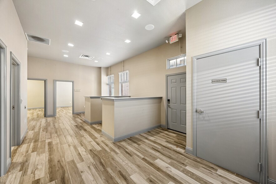 More Photos Of 118 Lynn Ave, Lewisville Office For Sale