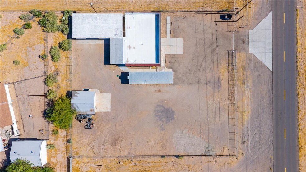 More Photos Of 10135 S Barrackman Rd, Mohave Valley Light Distribution For Lease