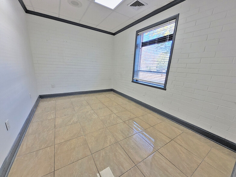 More Photos Of 2301 Devine St, Columbia General Retail For Lease