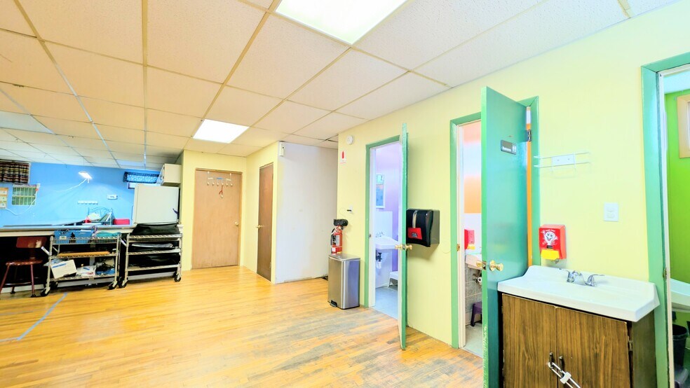 More Photos Of 2241 Ridge Rd, Bangor Flex For Sale