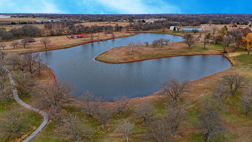 More Photos Of 400 W Martin Luther King Blvd, Duncan Sports And Entertainment For Sale