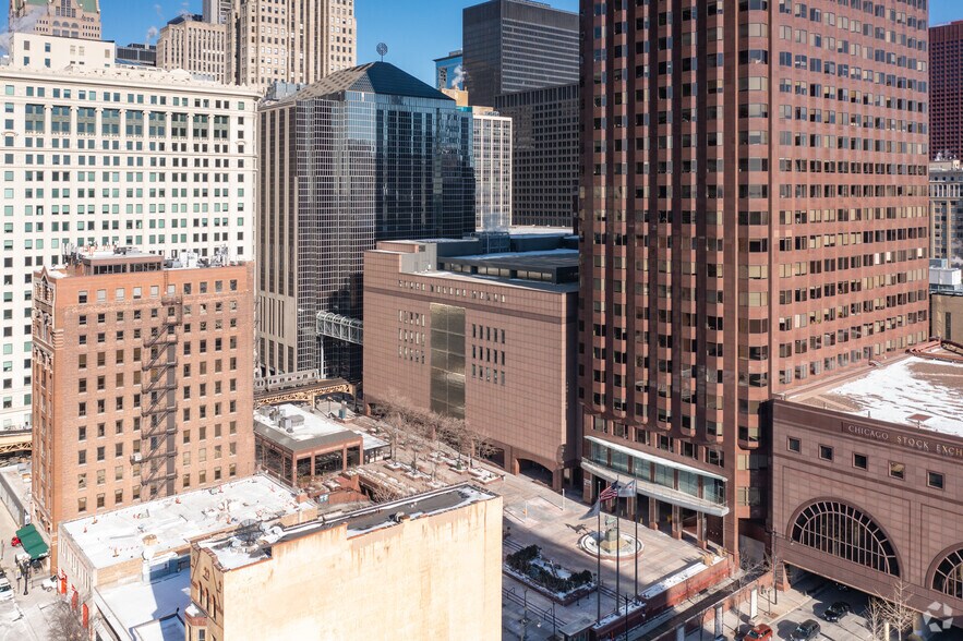 More Photos Of 400 S LaSalle St, Chicago Office For Sale