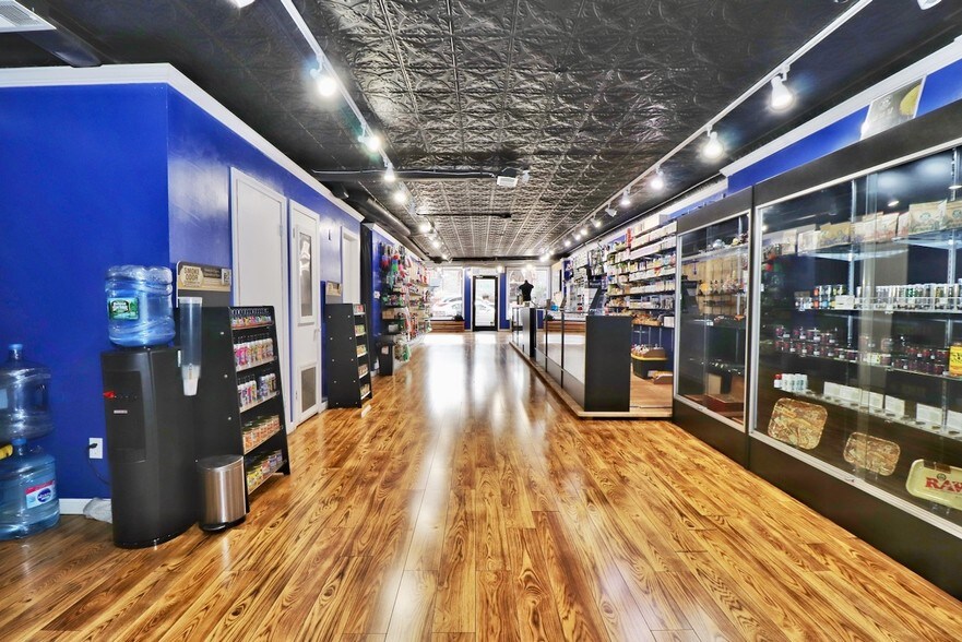 More Photos Of 704 Washington St, Hoboken Storefront Retail Residential For Lease