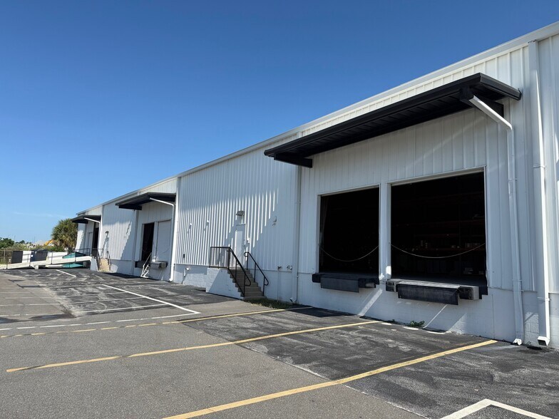 More Photos Of 215 W Grant St, Orlando Warehouse For Lease