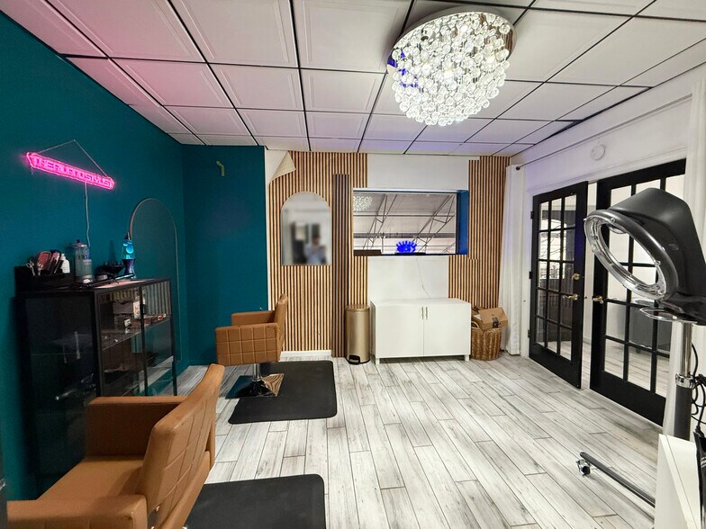 More Photos Of 1235 N Orange Ave, Orlando General Retail For Sale