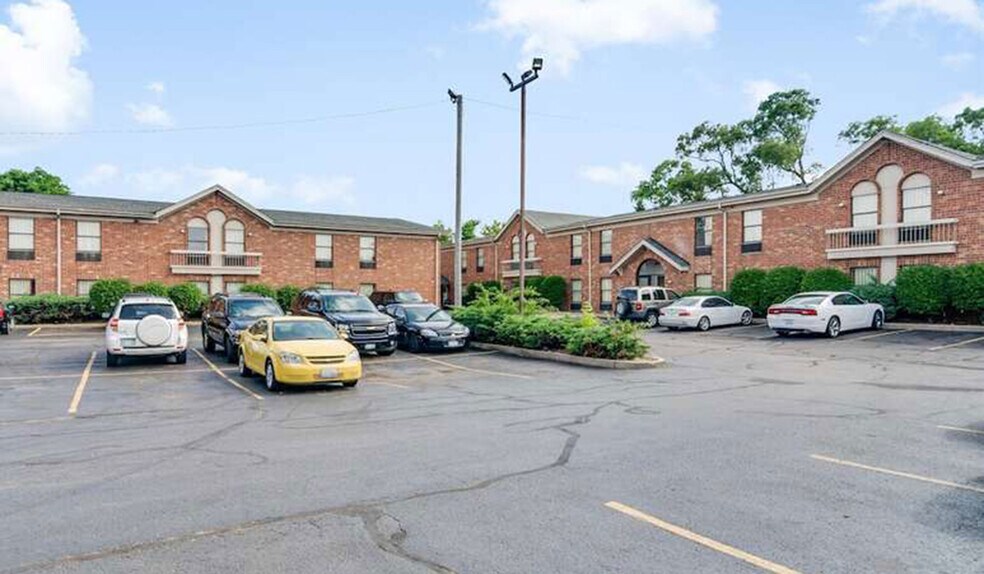 More Photos Of 31 N Green Bay Rd, Waukegan Hotel For Sale