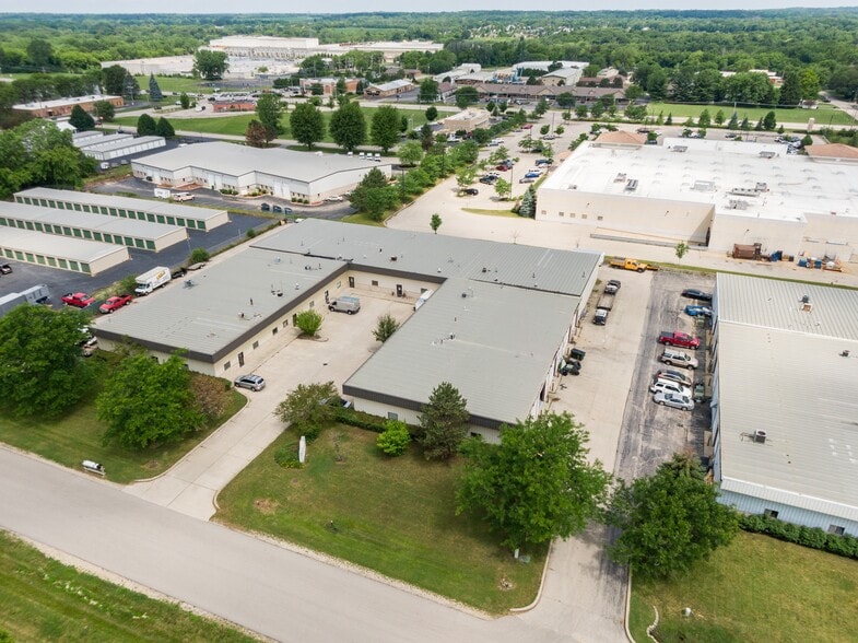 More Photos Of 2404 Spring Ridge Rd, Spring Grove Warehouse For Lease