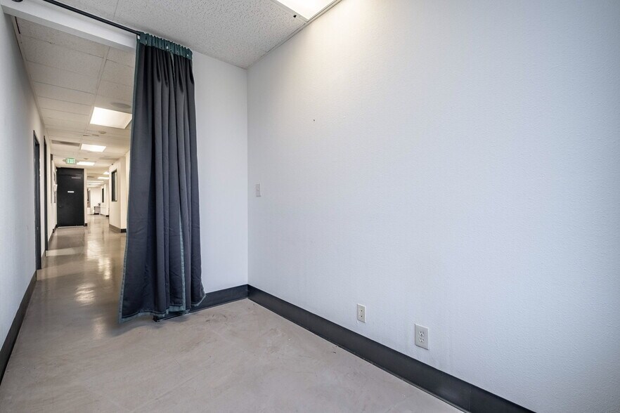 More Photos Of 550 N Golden Circle Dr, Santa Ana Office For Lease