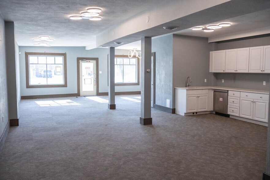 More Photos Of 427 S Whittaker St, New Buffalo Storefront For Sale