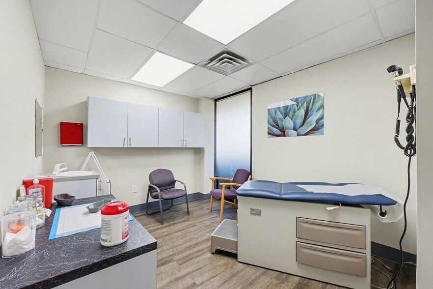 More Photos Of 30000 Orchard Lake Rd, Farmington Medical For Lease