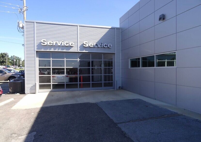 More Photos Of 813 S Parkway St, Corinth Auto Dealership For Sale
