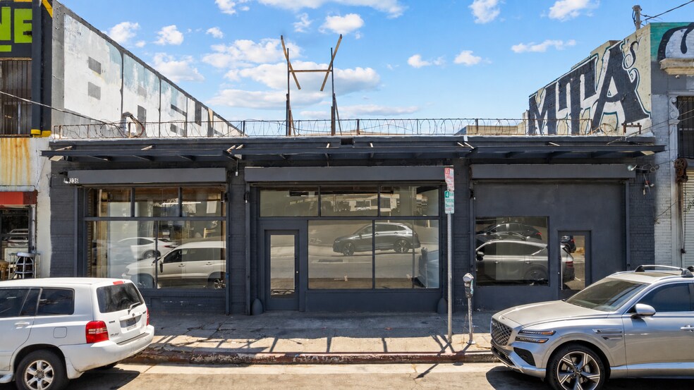More Photos Of 236 W 18th St, Los Angeles Warehouse For Sale