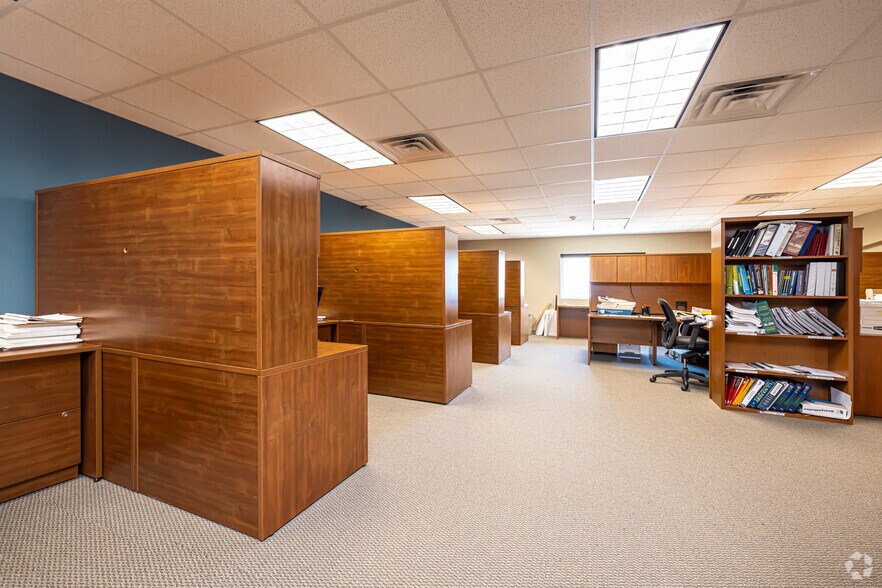 More Photos Of 1018 Central Ave, Metairie Coworking Space