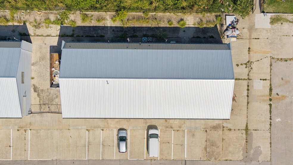 More Photos Of 4403-4411 SW 3rd St, Oklahoma City Showroom For Sale