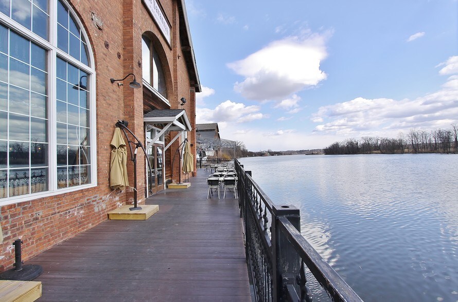 More Photos Of 88-110 Rondout Landing, Kingston Restaurant For Sale