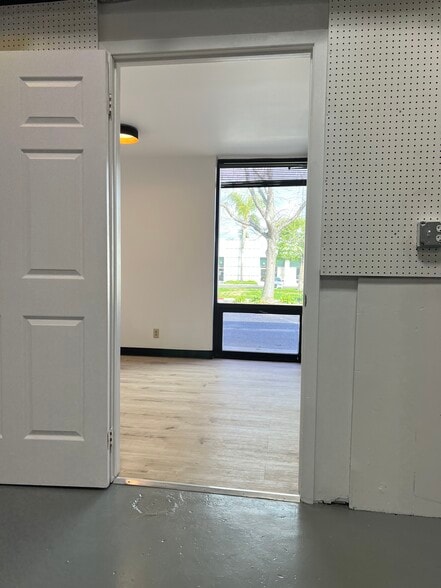 More Photos Of 2057 Goodyear Ave, Ventura Manufacturing For Sale