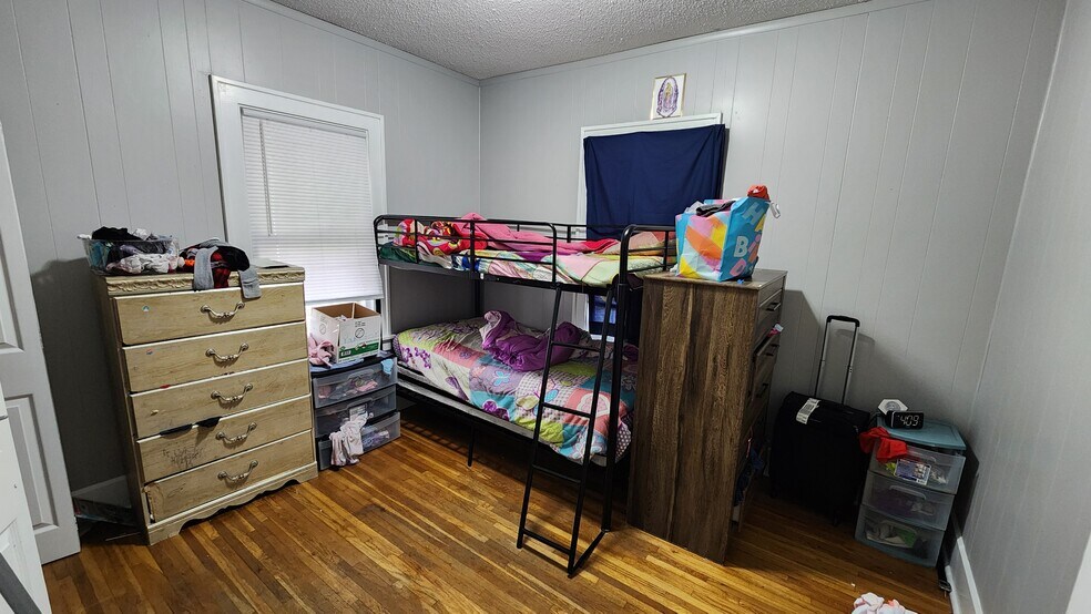 More Photos Of 1110 W Oakland Ave, Austin Apartments For Sale