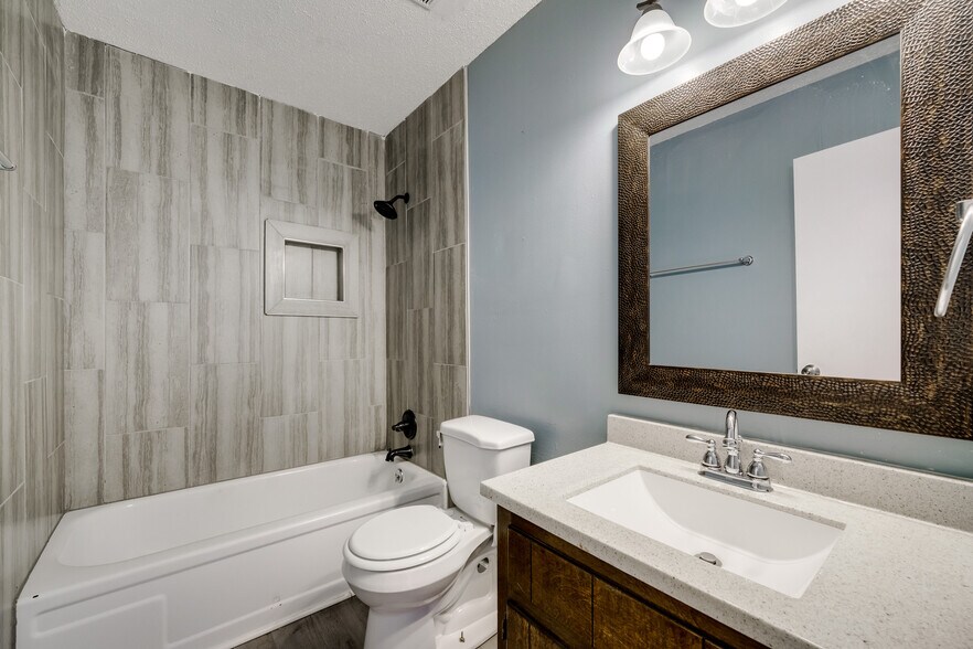 More Photos Of 1906 W Matthews Ave, Jonesboro Apartments For Sale