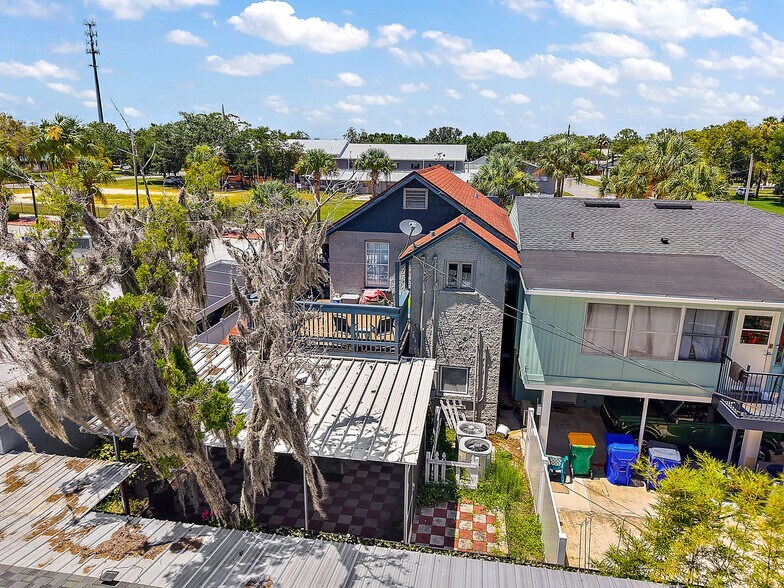 More Photos Of 107 W Main St, Tavares Storefront Retail Office For Sale