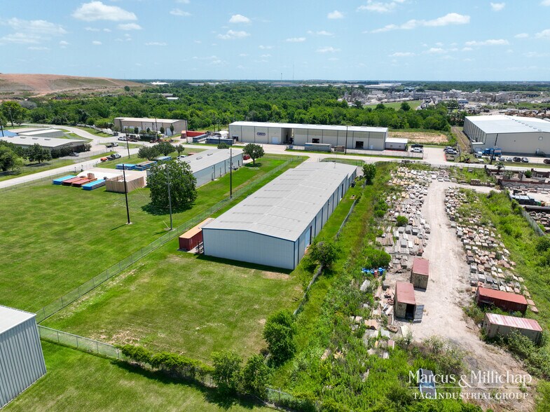 More Photos Of 15060 West Dr, Houston Manufacturing For Lease