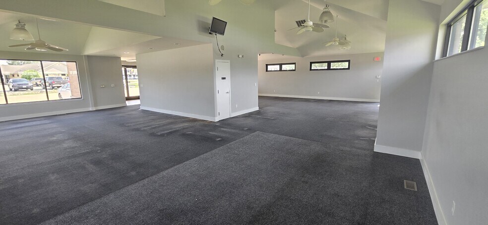 More Photos Of 1306 S Carney Dr, Saint Clair Freestanding For Lease