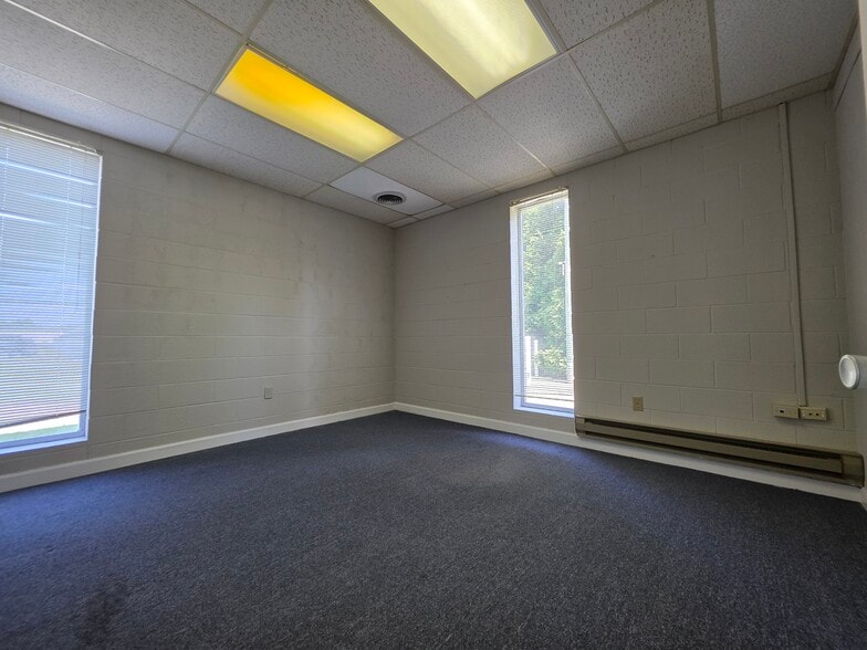 More Photos Of 404 St Andrews Dr, Greenville Office For Lease